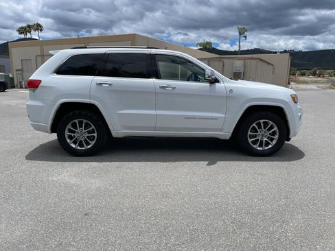 Used 2015 Jeep Grand Cherokee Overland w/ Advanced Technology Group AWD/4WD image 4