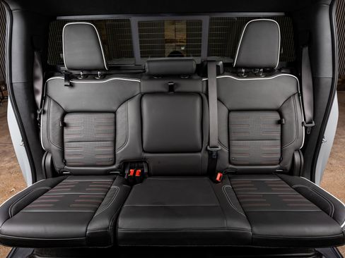 Used 2025 GMC Sierra 2500 AT4X image 34