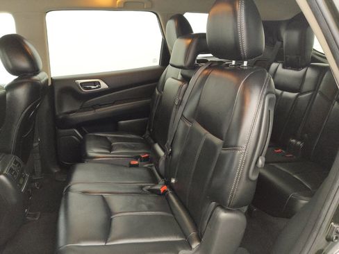 Used 2015 Nissan Pathfinder SL w/ SL Tech Package FWD image 18