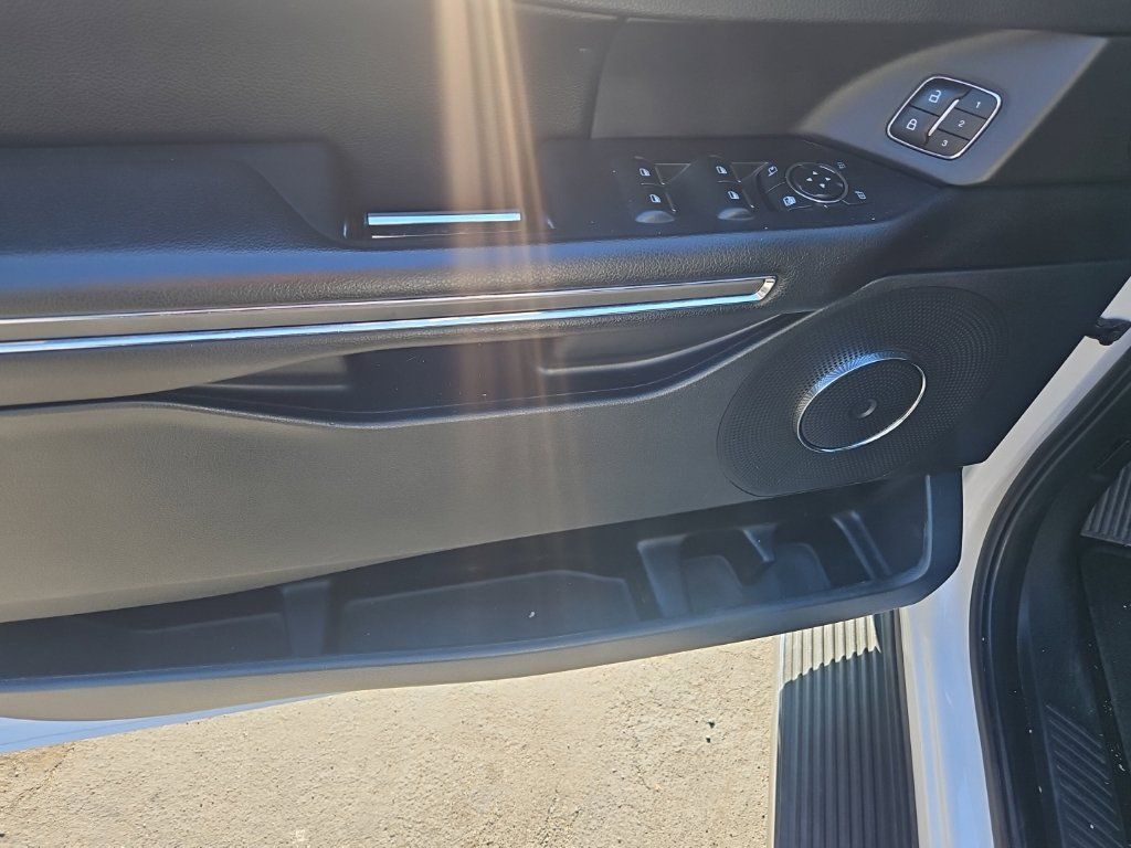 Used 2019 Ford Expedition XLT w/ Equipment Group 202A RWD image 13