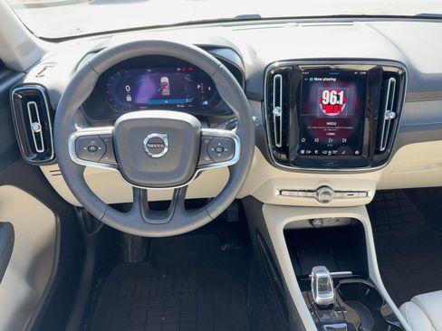 Used 2023 Volvo XC40 B5 Plus w/ Climate Package image 27