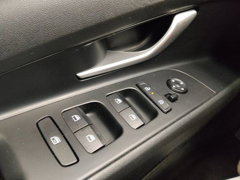 Used 2024 Hyundai Elantra SE FWD image 27