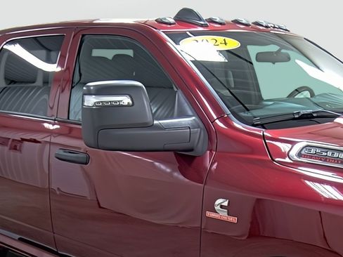 Used 2024 RAM 3500 Tradesman w/ Chrome Appearance Group image 15