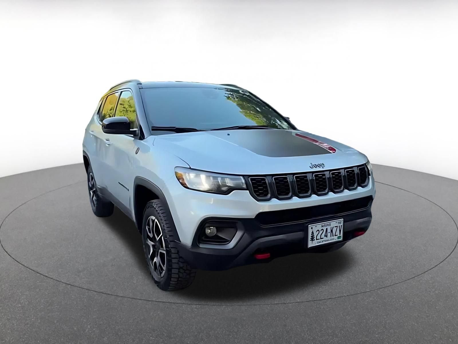 Used 2025 Jeep Compass Trailhawk AWD/4WD image 3