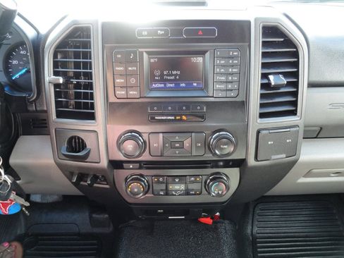 Used 2017 Ford F550 2WD Regular Cab Super Duty image 13