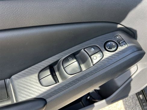 Used 2025 Nissan Altima 2.5 S image 17