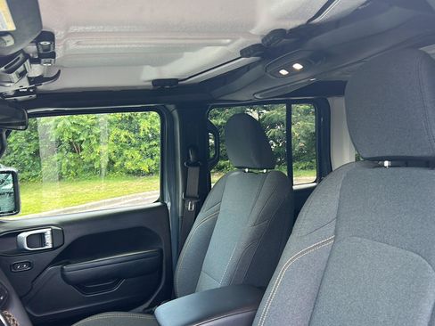 Used 2024 Jeep Wrangler Unlimited AWD/4WD image 11