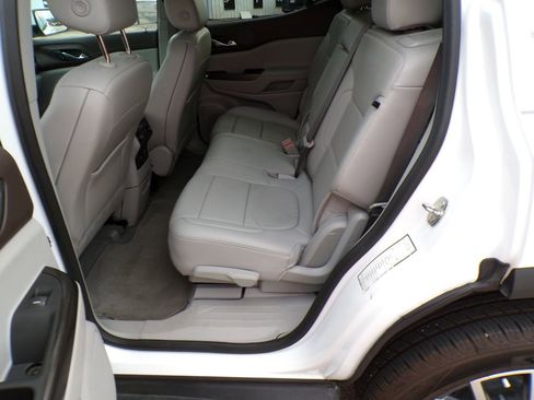 Used 2023 GMC Acadia SLT image 25