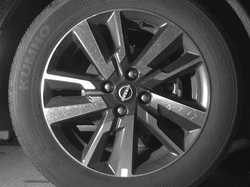 Used 2025 Nissan Versa SV image 13