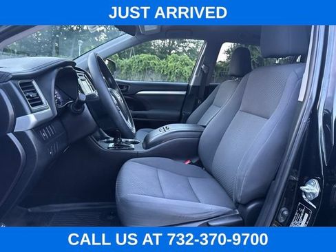 Used 2019 Toyota Highlander LE AWD/4WD image 9