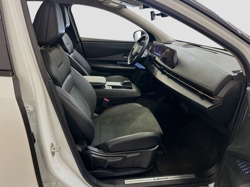 Used 2023 Nissan Ariya AWD image 32