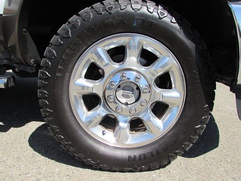 Used 2015 Ford F250 Lariat w/ Lariat Ultimate Package AWD/4WD image 32