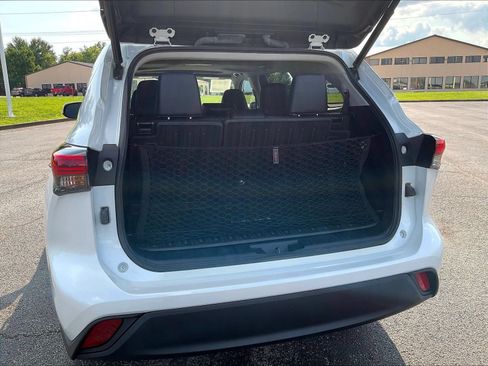 Used 2023 Toyota Highlander XLE FWD image 16
