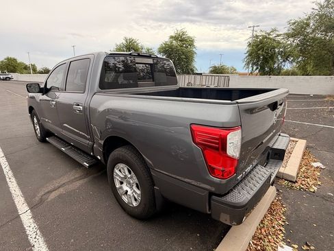 Used 2018 Nissan Titan SV w/ SV Convenience Package RWD image 6