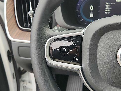 Certified 2023 Volvo XC60 B5 Plus w/ Climate Package image 20