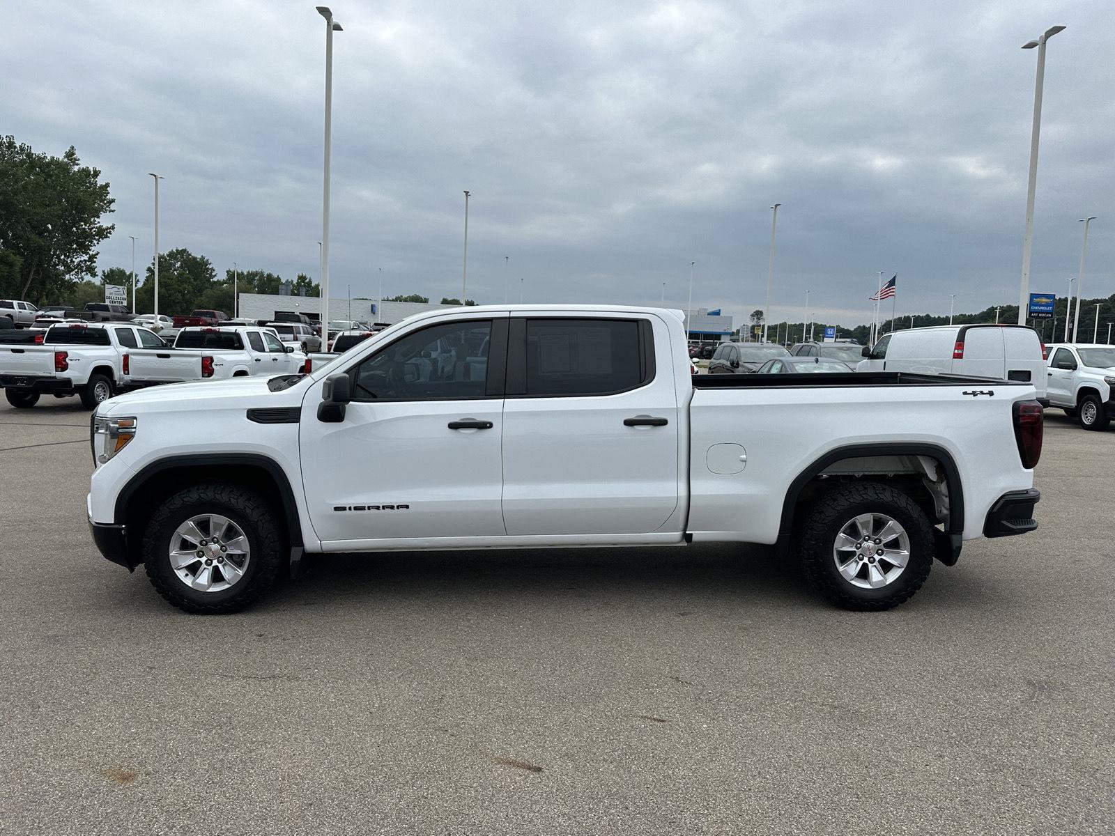 Used 2019 GMC Sierra 1500 4x4 Crew Cab w/ Convenience Package image 2