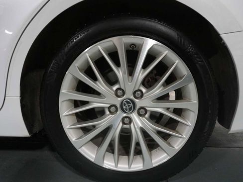 Used 2019 Toyota Camry XLE image 10