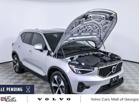Certified 2025 Volvo XC40 B5 Plus AWD/4WD image 34