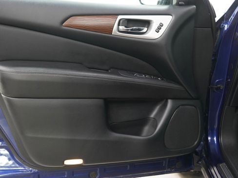 Used 2020 Nissan Pathfinder Platinum AWD/4WD image 20