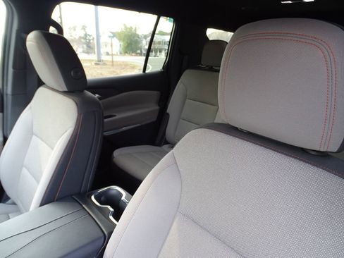 Used 2025 Chevrolet Traverse LT image 21