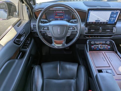 Used 2022 Lincoln Navigator 2WD image 15