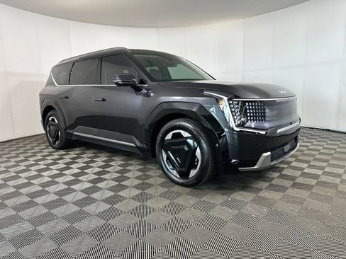 Used 2024 Kia EV9 Land image 2