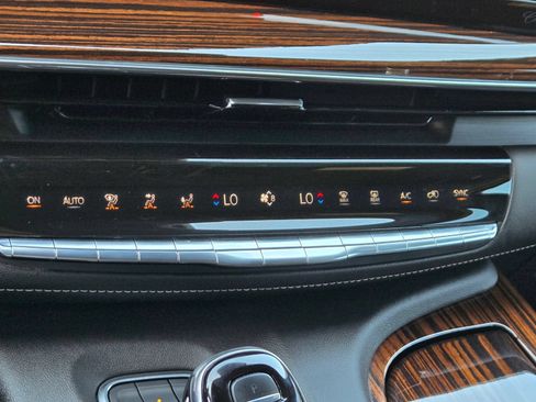 Used 2023 Cadillac Escalade ESV Luxury RWD image 17
