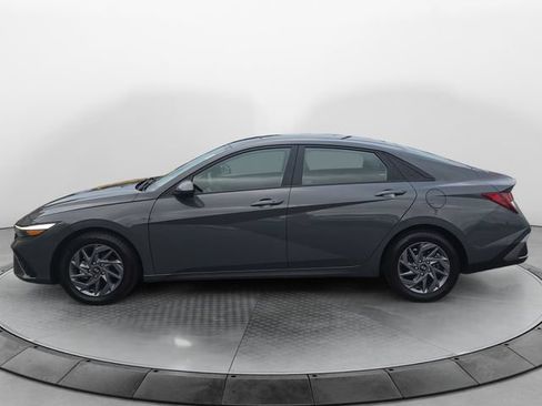 Used 2024 Hyundai Elantra SEL FWD image 2