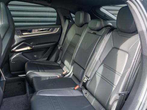 Certified 2025 Porsche Cayenne S image 37