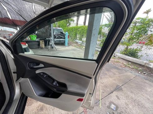 Used 2018 Ford Focus SE FWD image 10