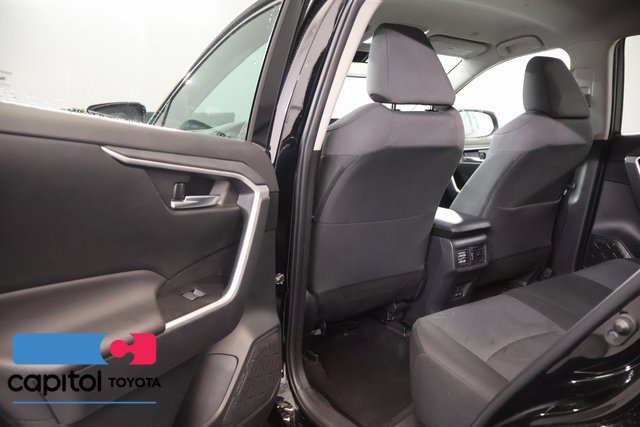 Used 2025 Toyota RAV4 XLE AWD/4WD image 28