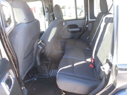 Used 2019 Jeep Wrangler Unlimited Sport image 4