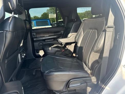 Used 2019 Ford Expedition Limited w/ Equipment Group 302A AWD/4WD image 28