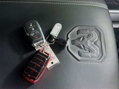 Used 2025 RAM 1500 Laramie w/ Night Edition image 36