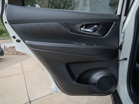 Used 2018 Nissan Rogue SL w/ Premium Package AWD/4WD image 15
