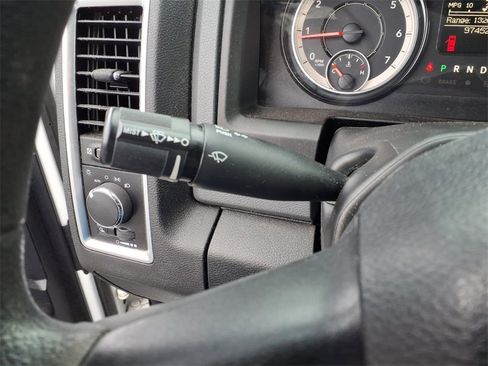 Used 2018 RAM 1500 Classic SLT image 18