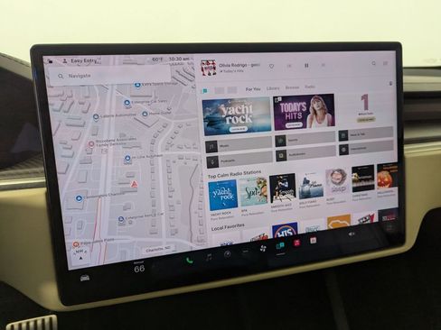 Used 2022 Tesla Model S Plaid image 10