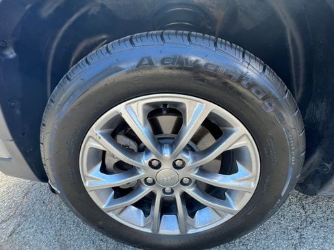 Used 2019 Jeep Cherokee Latitude Plus image 28