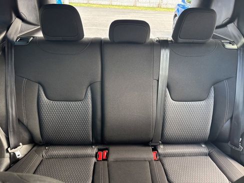 Used 2021 Jeep Renegade Latitude image 17