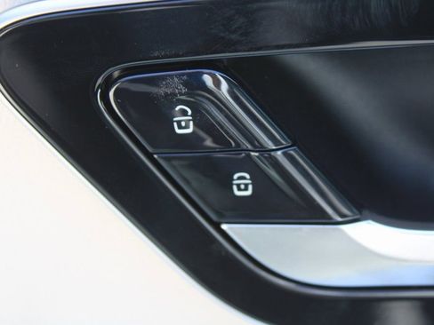 Certified 2025 Mercedes-Benz GLC 350e 4MATIC image 22