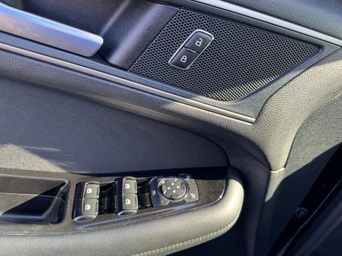 Used 2019 Ford Edge SEL image 15