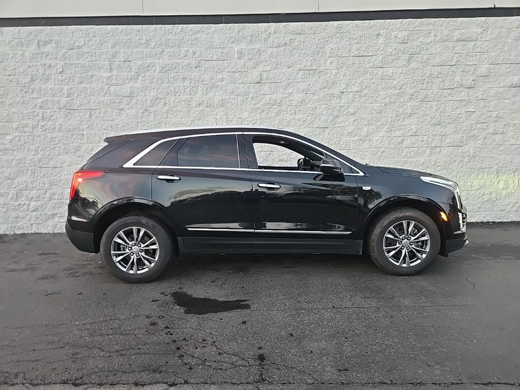 Certified 2022 Cadillac XT5 Premium Luxury w/ LPO, Floor Liner Package AWD/4WD image 5