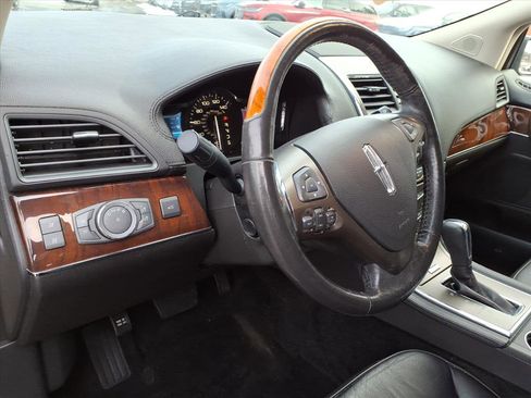 Used 2014 Lincoln MKX FWD w/ Equipment Group 101A image 14