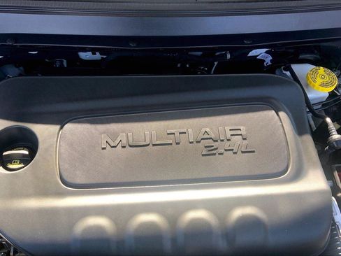 Certified 2021 Jeep Cherokee Latitude Plus AWD/4WD image 32