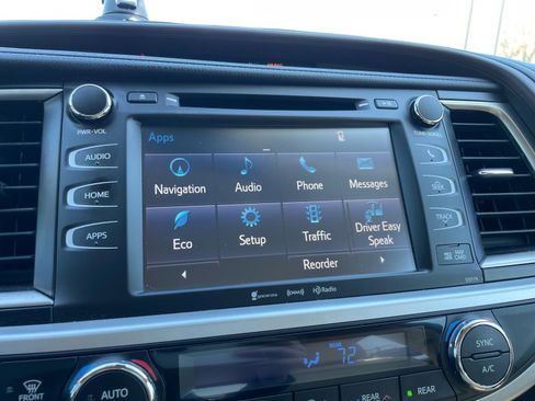 Used 2018 Toyota Highlander XLE image 10