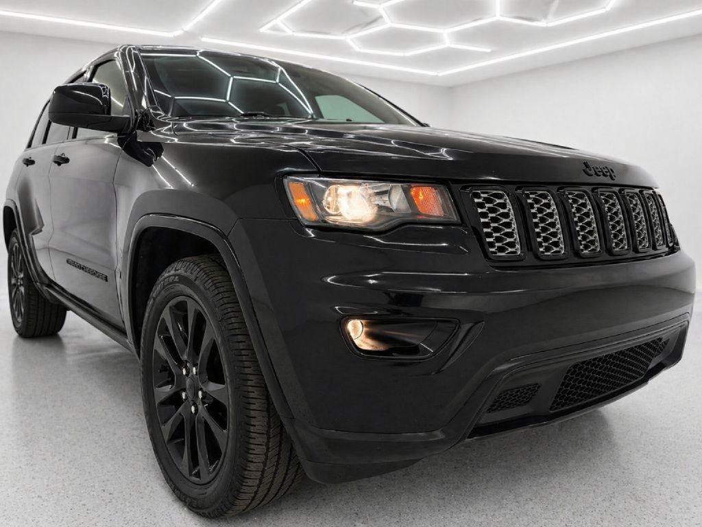 Used 2019 Jeep Grand Cherokee Altitude AWD/4WD image 38