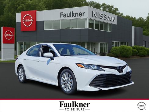 Used 2019 Toyota Camry LE image 1