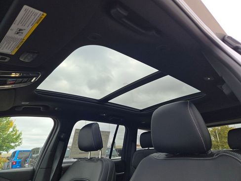 New 2025 Jeep Grand Cherokee Limited w/ Black Appearance Package image 26