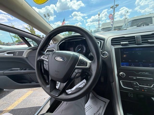 Used 2020 Ford Fusion SE FWD image 22