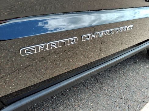Used 2022 Jeep Grand Cherokee Limited AWD/4WD image 10